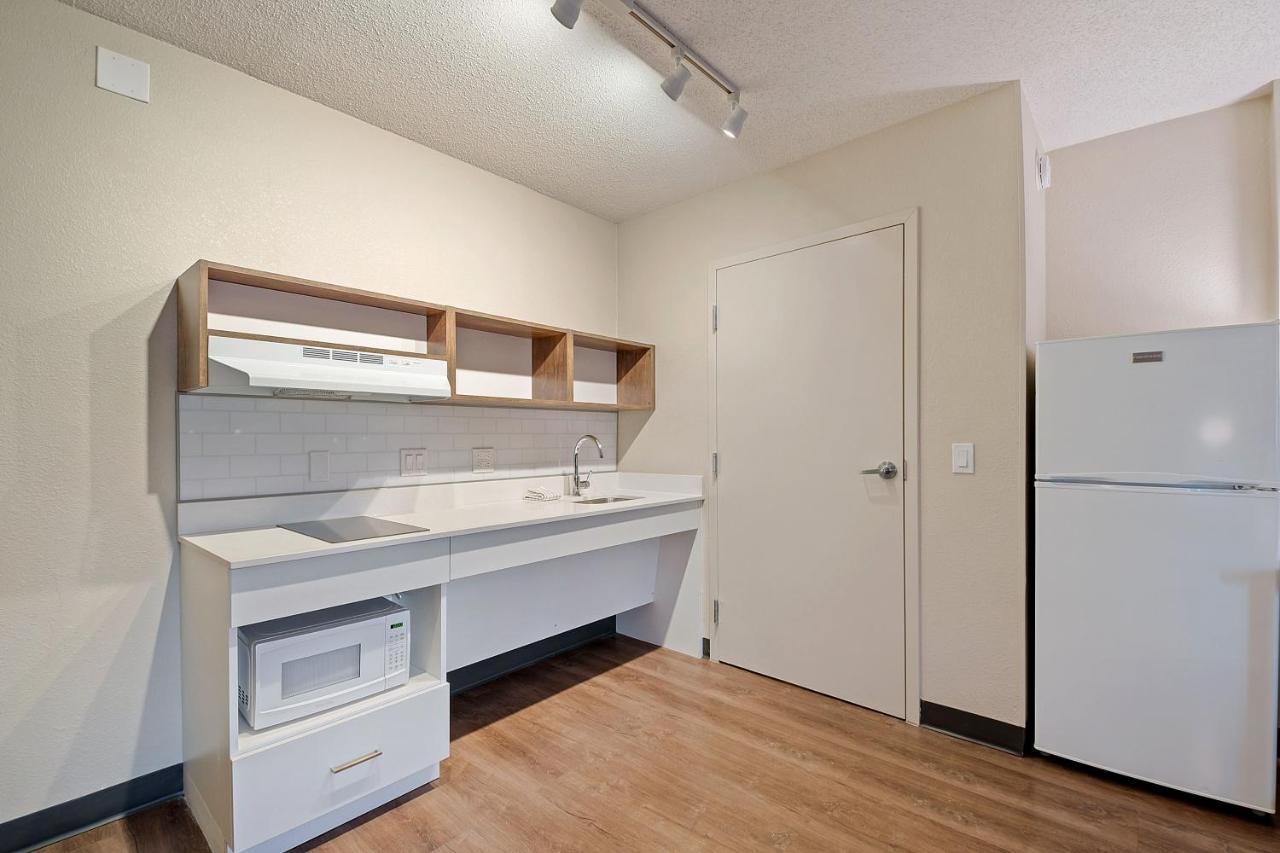 เอ็กซ์เทนด์ สเตย์ อเมริกา ไมอามีแอร์พอร์ต บลูลากูน Hotel Miami Springs ภายนอก รูปภาพ