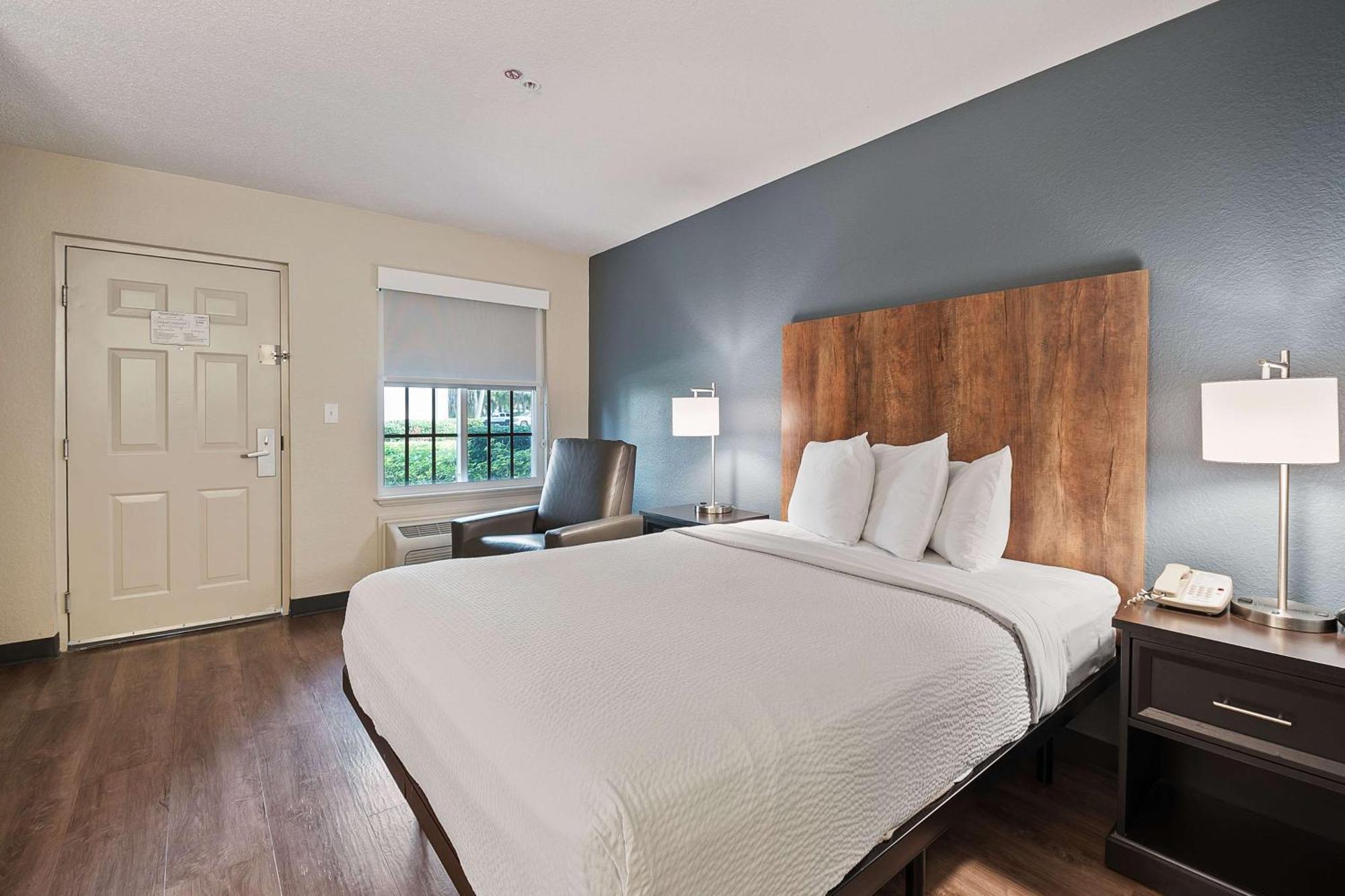 เอ็กซ์เทนด์ สเตย์ อเมริกา ไมอามีแอร์พอร์ต บลูลากูน Hotel Miami Springs ภายนอก รูปภาพ