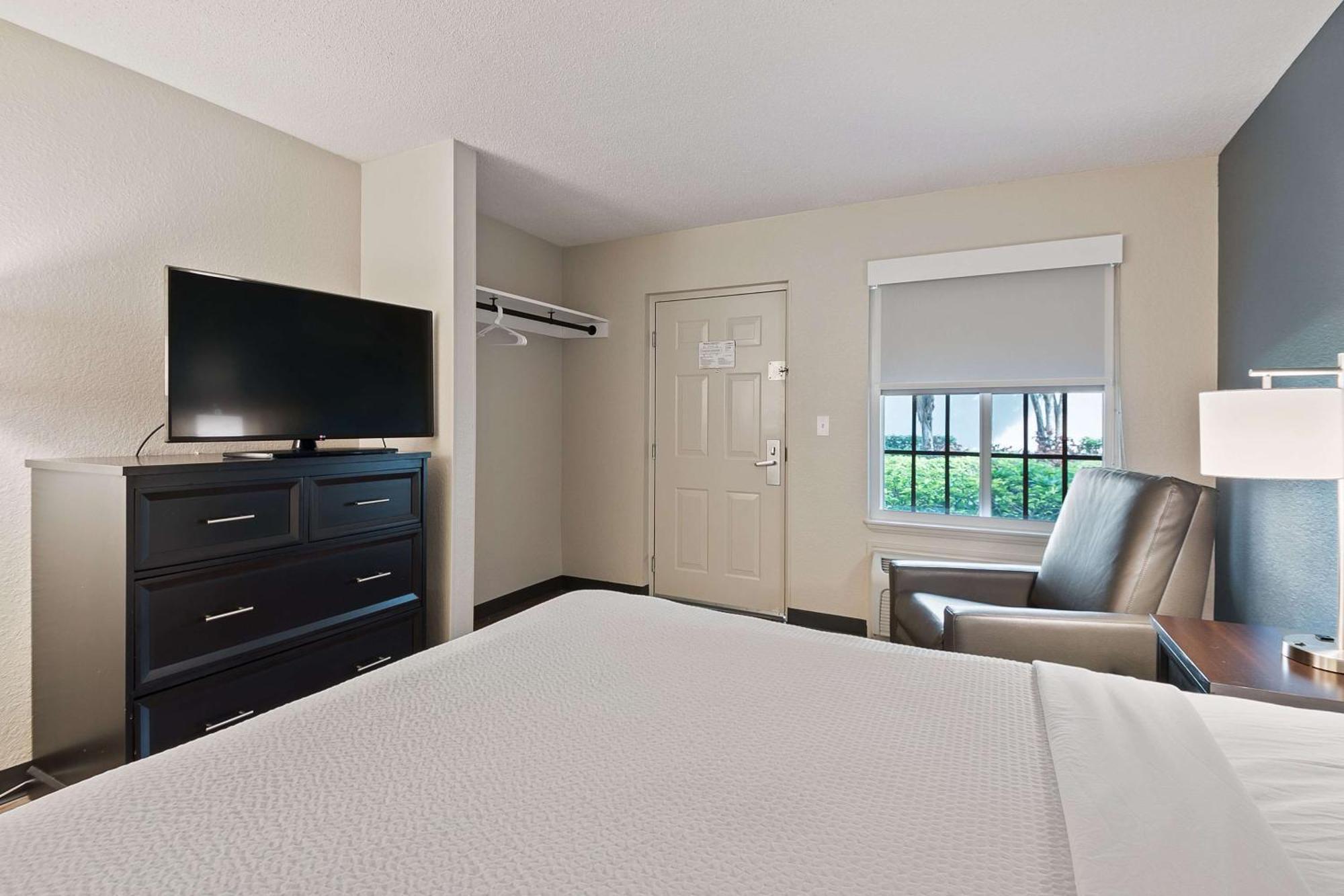 เอ็กซ์เทนด์ สเตย์ อเมริกา ไมอามีแอร์พอร์ต บลูลากูน Hotel Miami Springs ภายนอก รูปภาพ