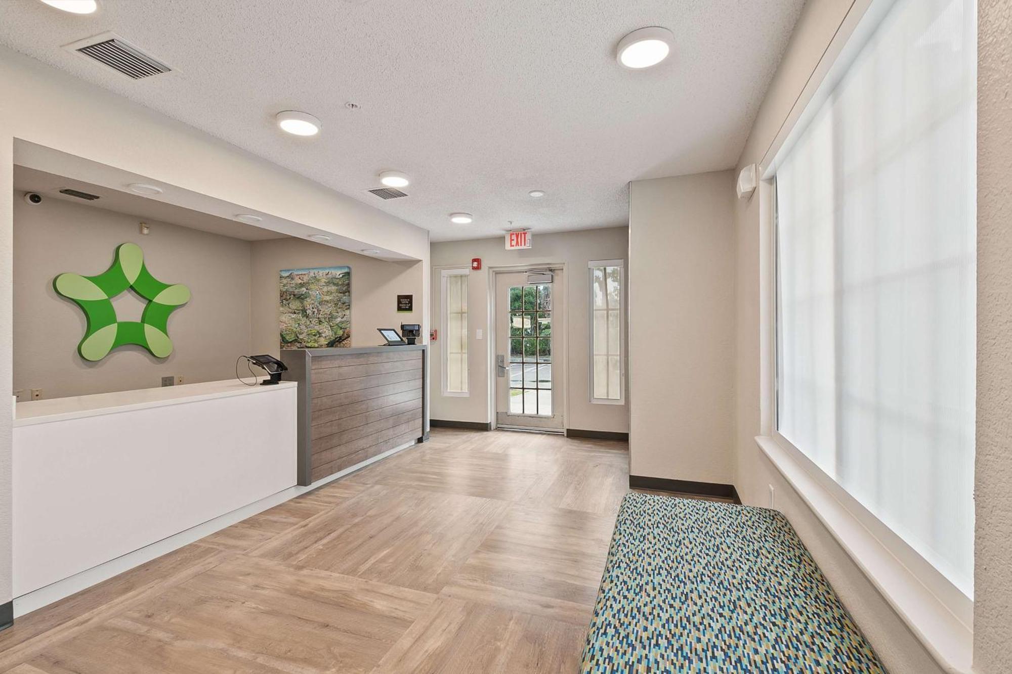 เอ็กซ์เทนด์ สเตย์ อเมริกา ไมอามีแอร์พอร์ต บลูลากูน Hotel Miami Springs ภายนอก รูปภาพ